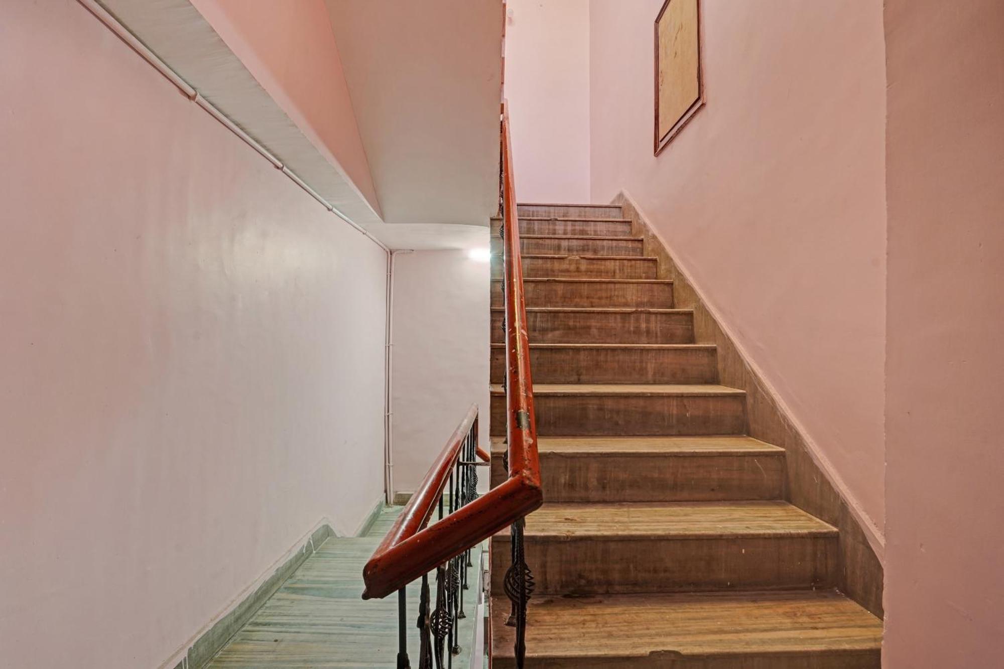 Hotel O B N Palace Rāipur Екстериор снимка